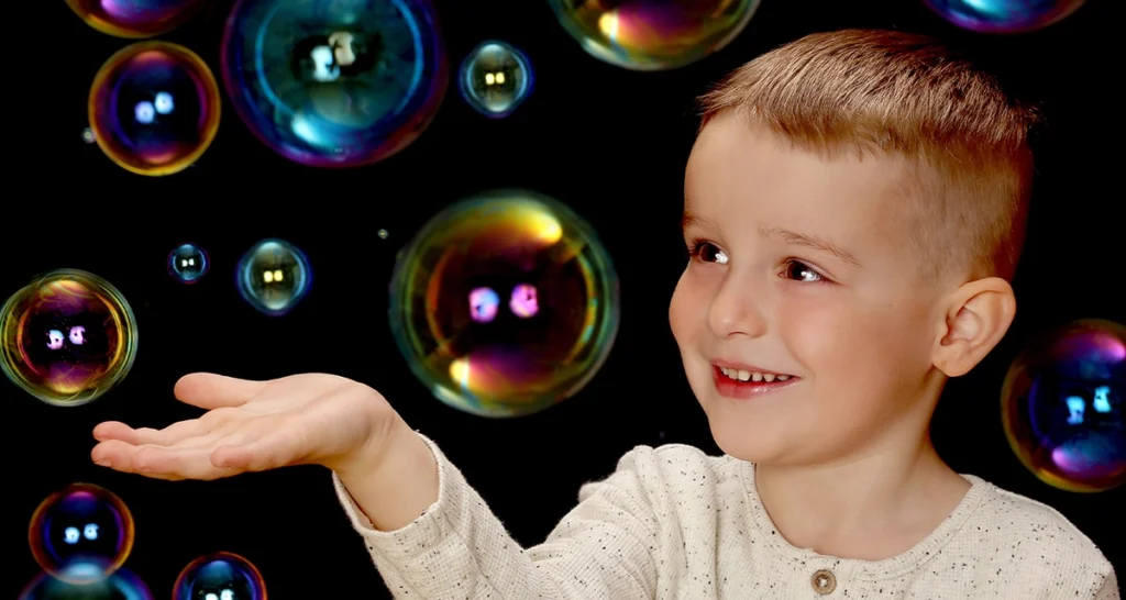 Kindergarten Bild Kind Seifenblasen
