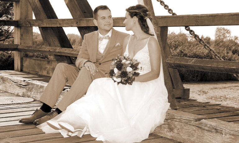 Hochzeitsbild Mann und Frau in sepia