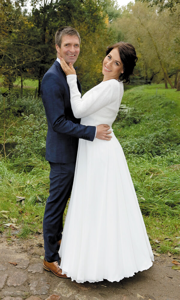 Hochzeitsbild Mann und Frau in der Natur