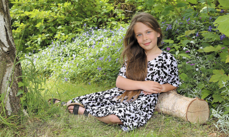 Kindergarten Bild Kind Natur Baumstamm