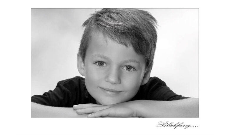 Kindergarten Bild Kind Nahaufnahme schwarz weiß